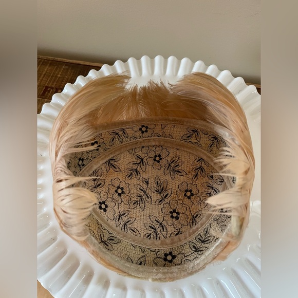 SOLD Vintage Retro Pink Feathered Statement Hat❤️ - Picture 4 of 7